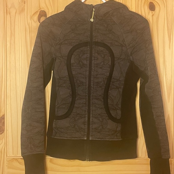 Black and Grey LuluLemon sweater - Picture 3 of 3